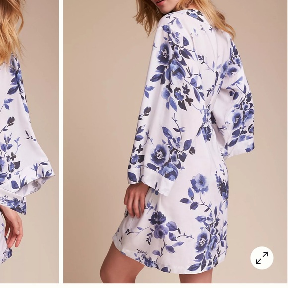 Yumi Kim Blue and White Floral Print Wrap Robe One Size Fits All - Picture 2 of 4